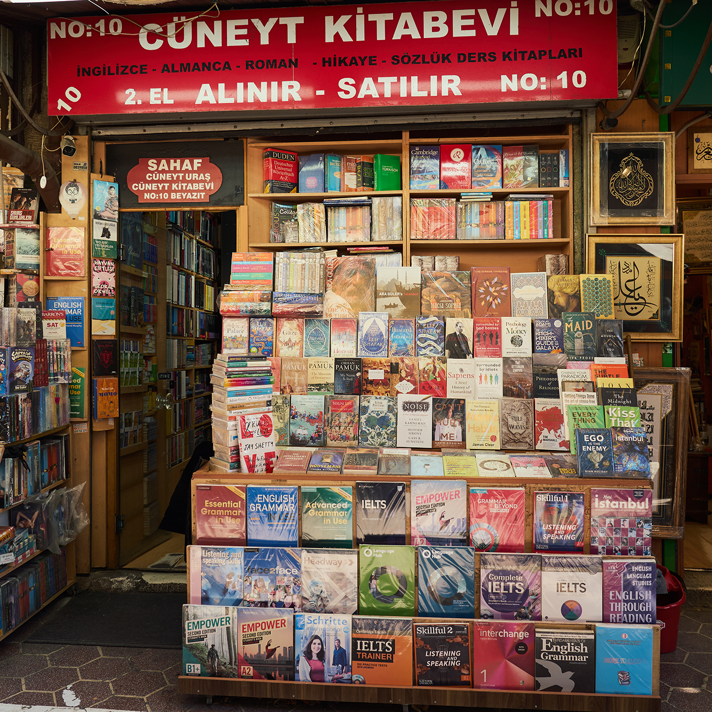 CÜNEYT KİTABEVİ