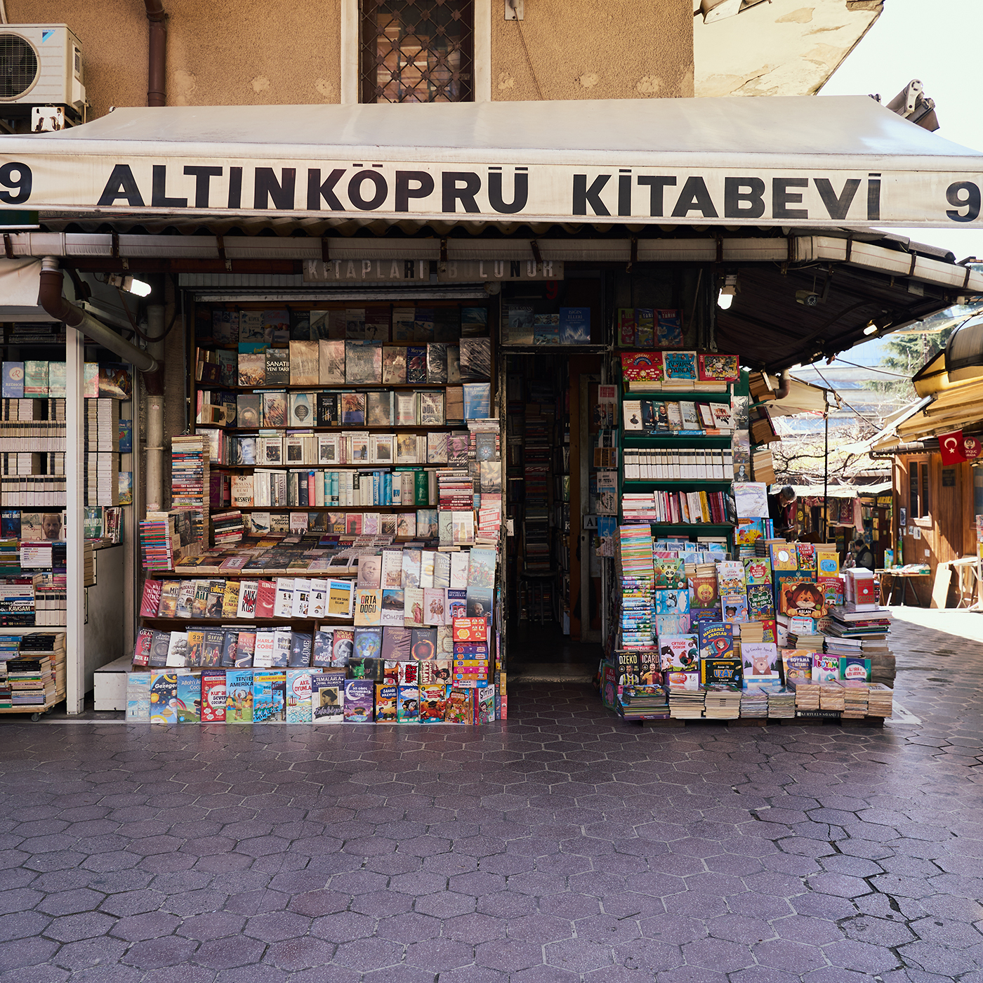 ALTINKÖPRÜ KİTABEVİ